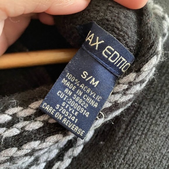 🐺 Black & Grey Poncho 🐺 - Picture 2 of 2